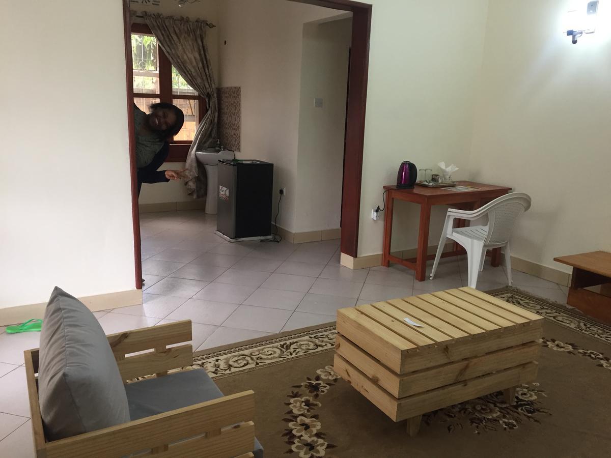 Bed and Breakfast Le Parlour Boma la Ngombe Exterior foto