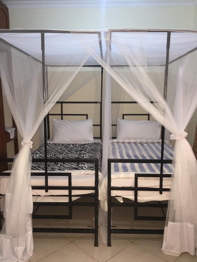 Bed and Breakfast Le Parlour Boma la Ngombe Exterior foto
