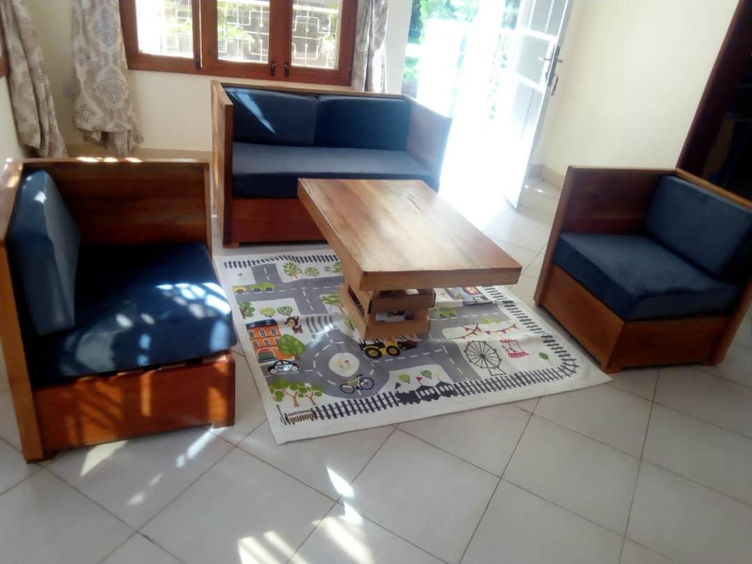 Bed and Breakfast Le Parlour Boma la Ngombe Exterior foto