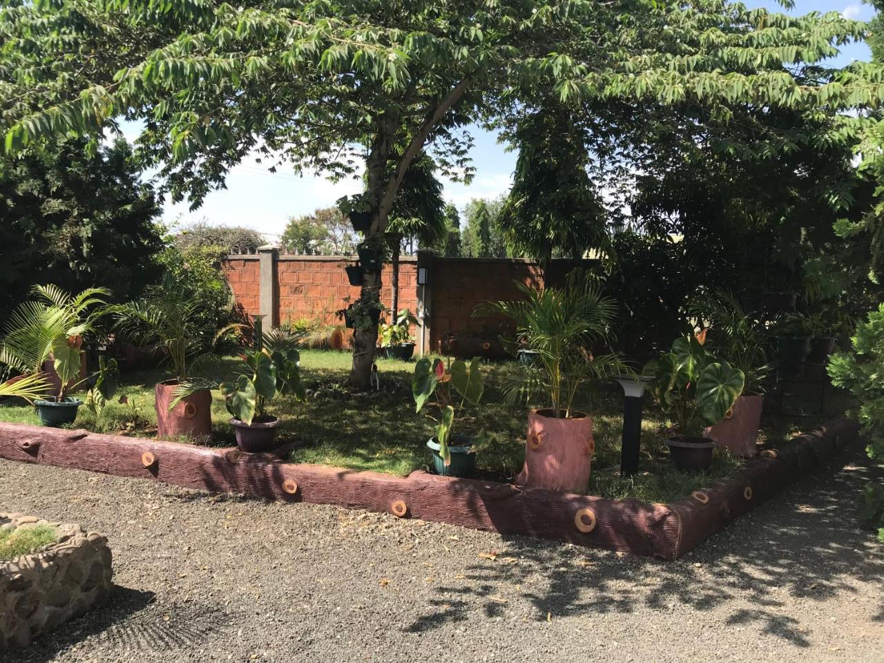 Bed and Breakfast Le Parlour Boma la Ngombe Exterior foto
