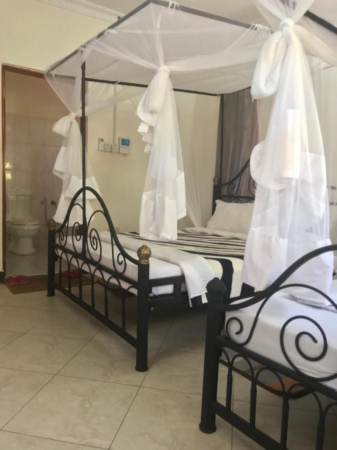 Bed and Breakfast Le Parlour Boma la Ngombe Exterior foto