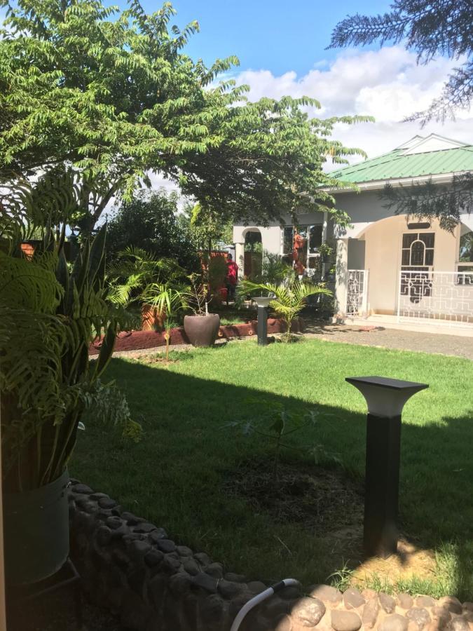 Bed and Breakfast Le Parlour Boma la Ngombe Exterior foto