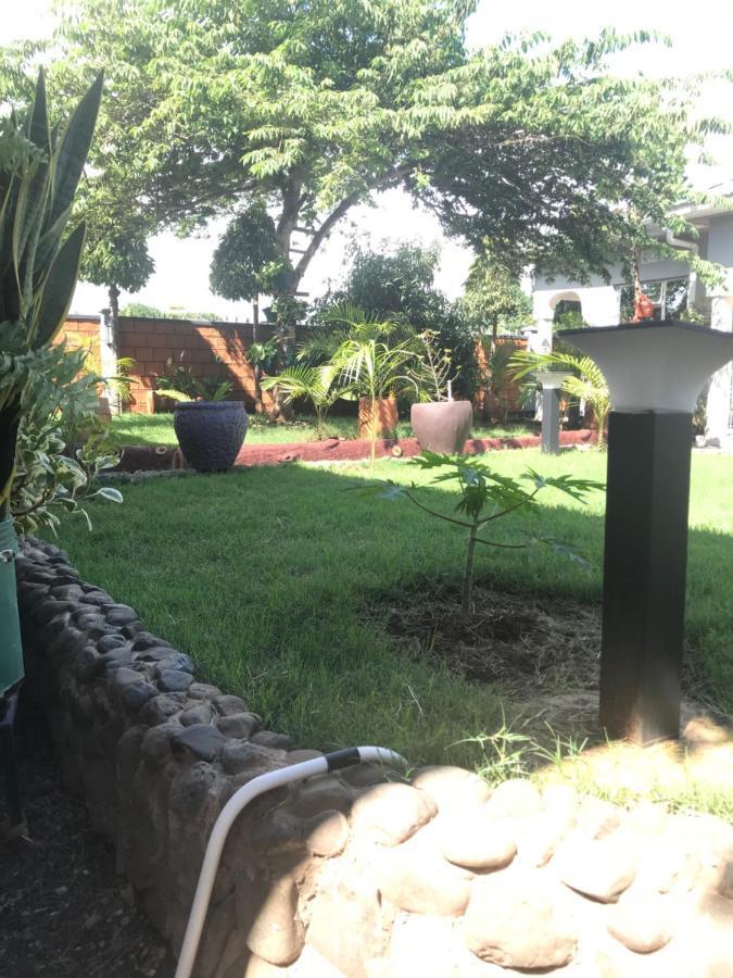 Bed and Breakfast Le Parlour Boma la Ngombe Exterior foto