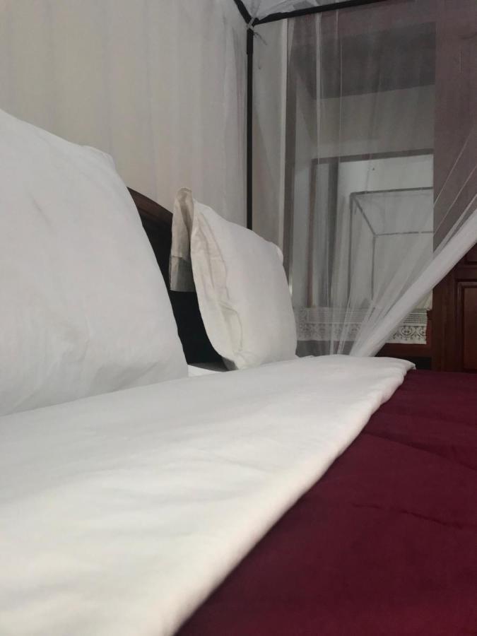 Bed and Breakfast Le Parlour Boma la Ngombe Exterior foto