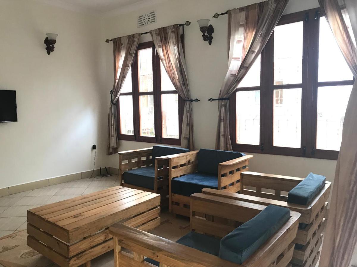 Bed and Breakfast Le Parlour Boma la Ngombe Exterior foto