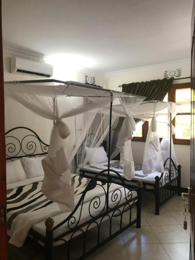 Bed and Breakfast Le Parlour Boma la Ngombe Exterior foto